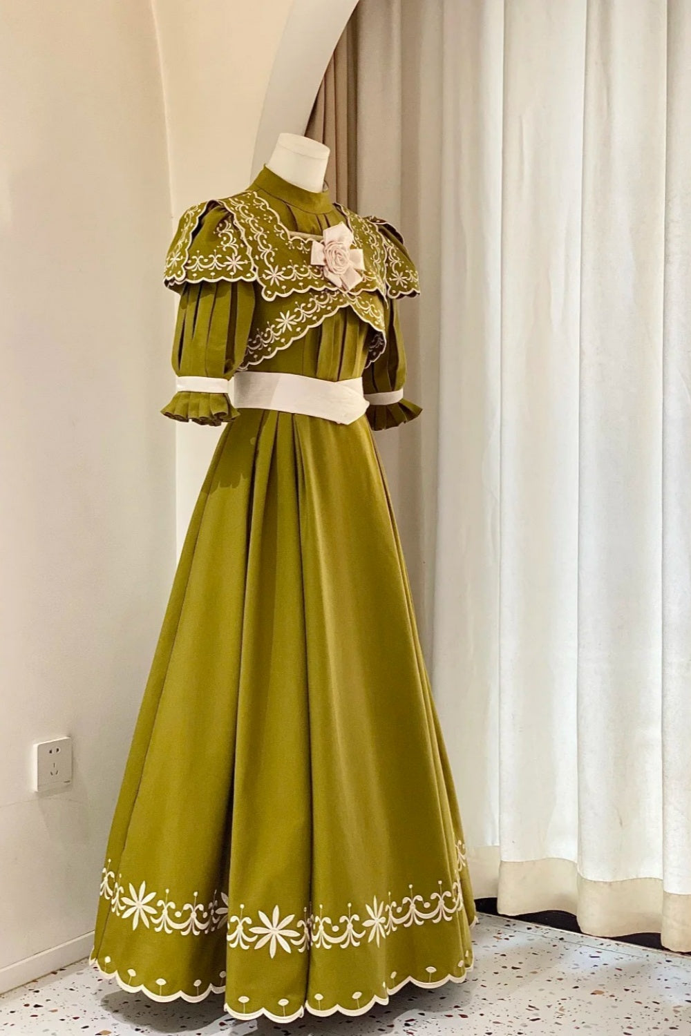 Olive Green Floor-length Gown Lace Victorian Tea Party·Retro Party Dress gh6737