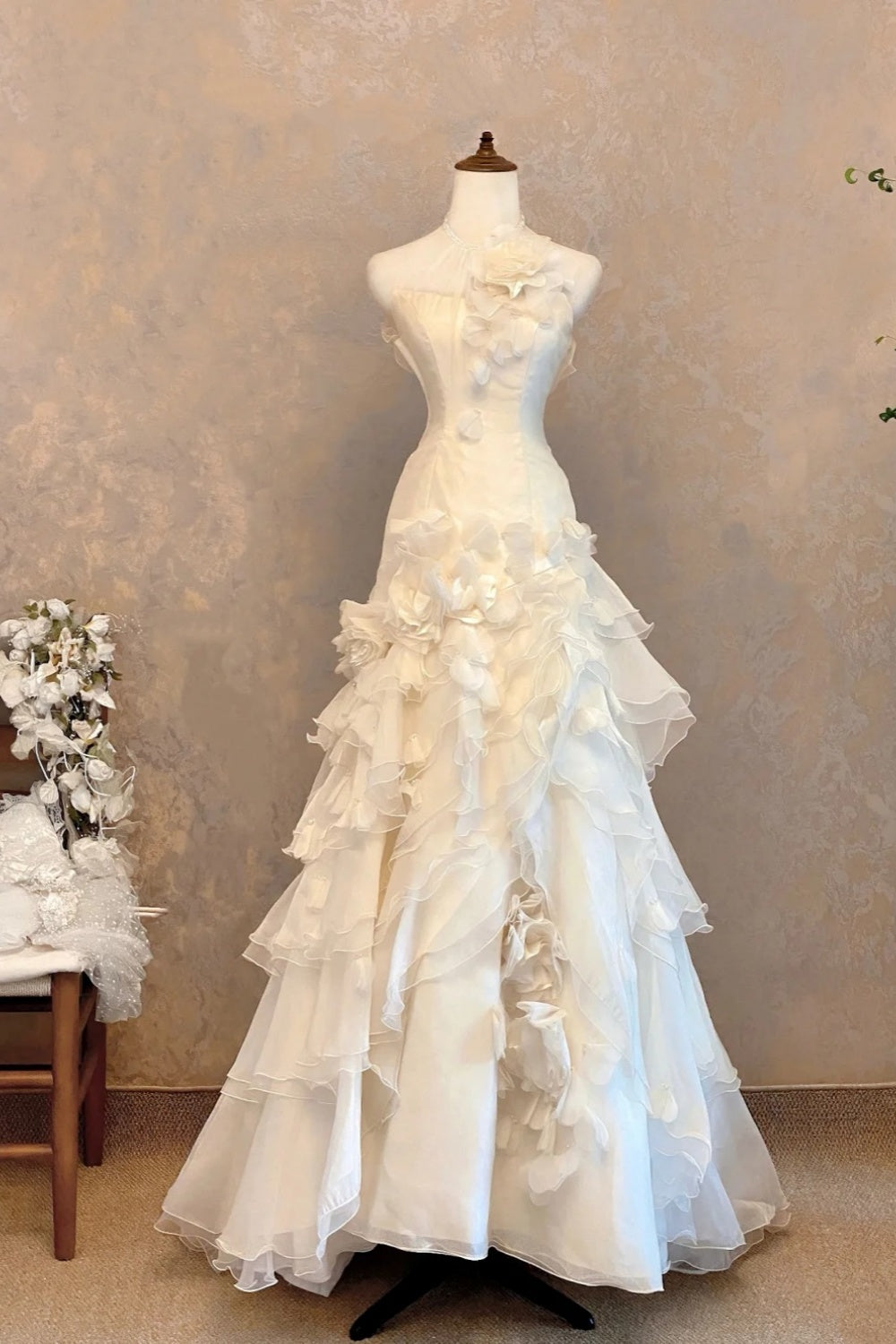 girlhomeshops-Cream Tulle Halter-Neck 3D Flower-Embellished Floor-Length Court-Style Wedding Dress gh6364