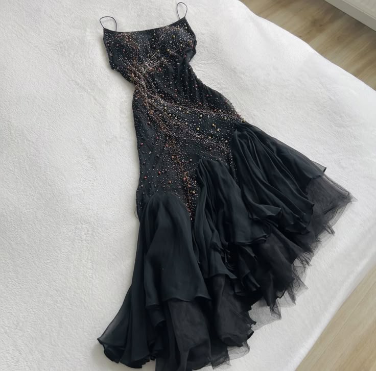 Robe de soirée noire magnifique, élégante et exquise, bretelles spaghetti perlées, longue en mousseline de soie à volants, robe de bal pour femmes, robe de soirée, robe de fête, gh3567