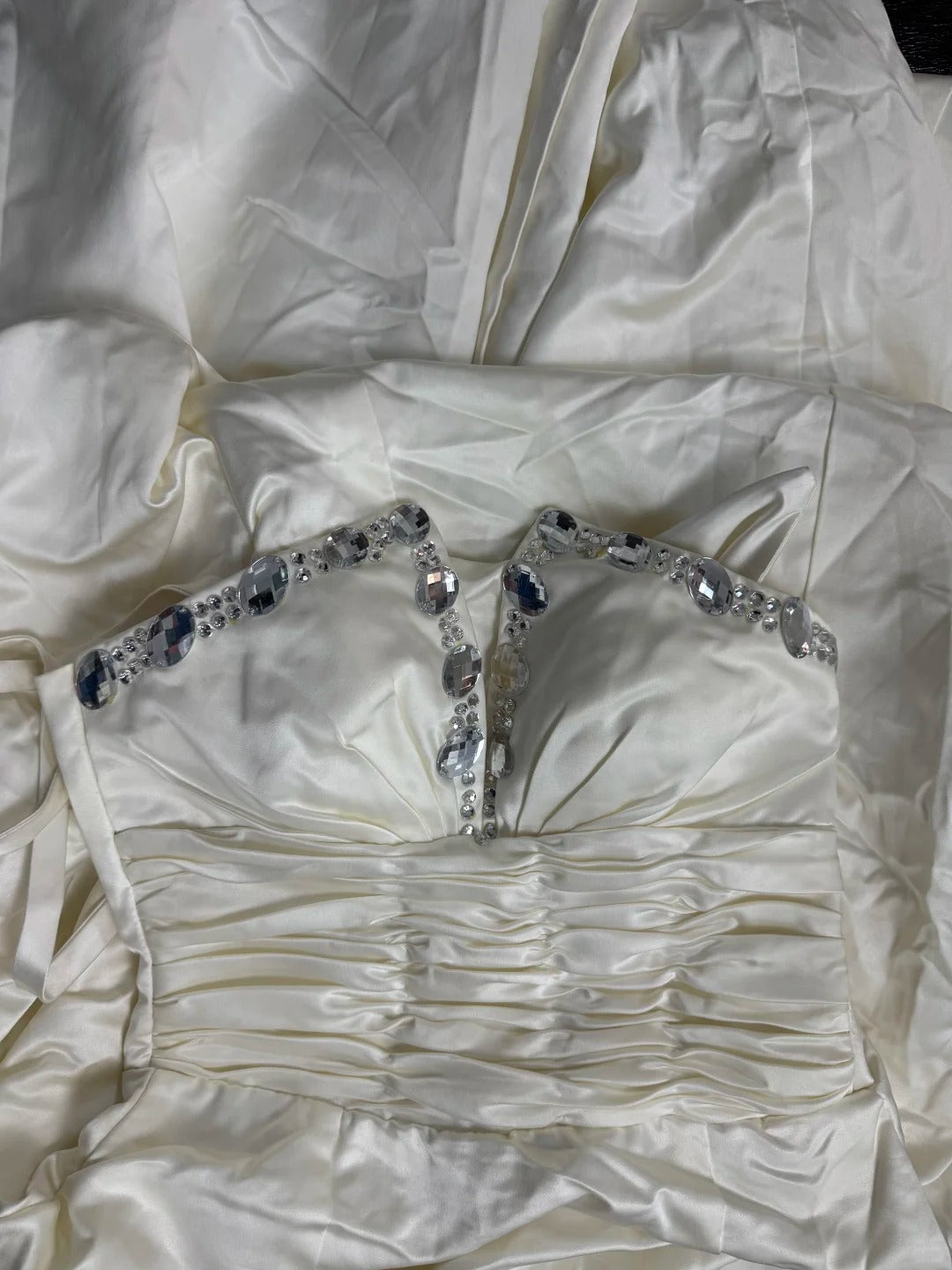 Girlhomeshops - Robe de mariée longue en satin blanc et perles, exquise, gh5352