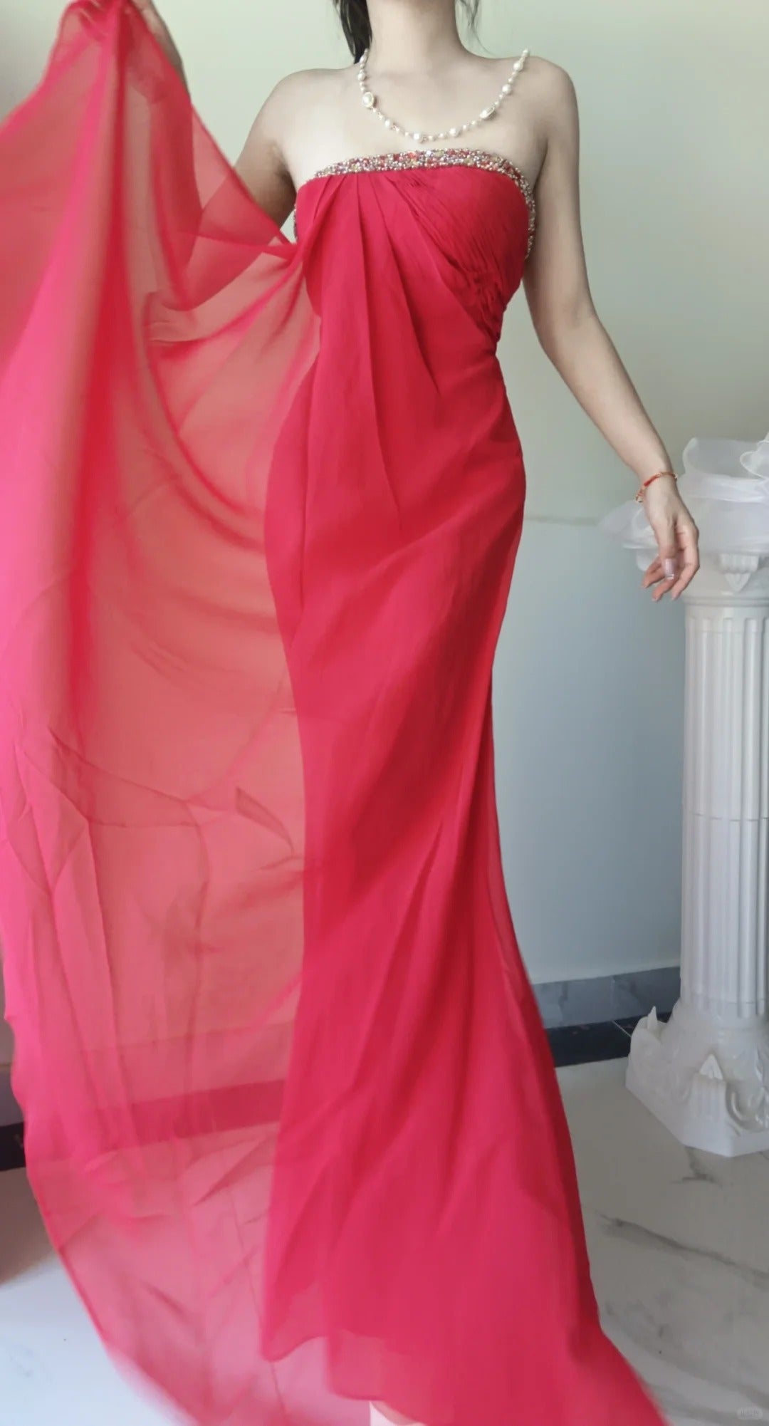 Robe de soirée longue en mousseline de soie rose fluide et élégante, avec perles, gh4709