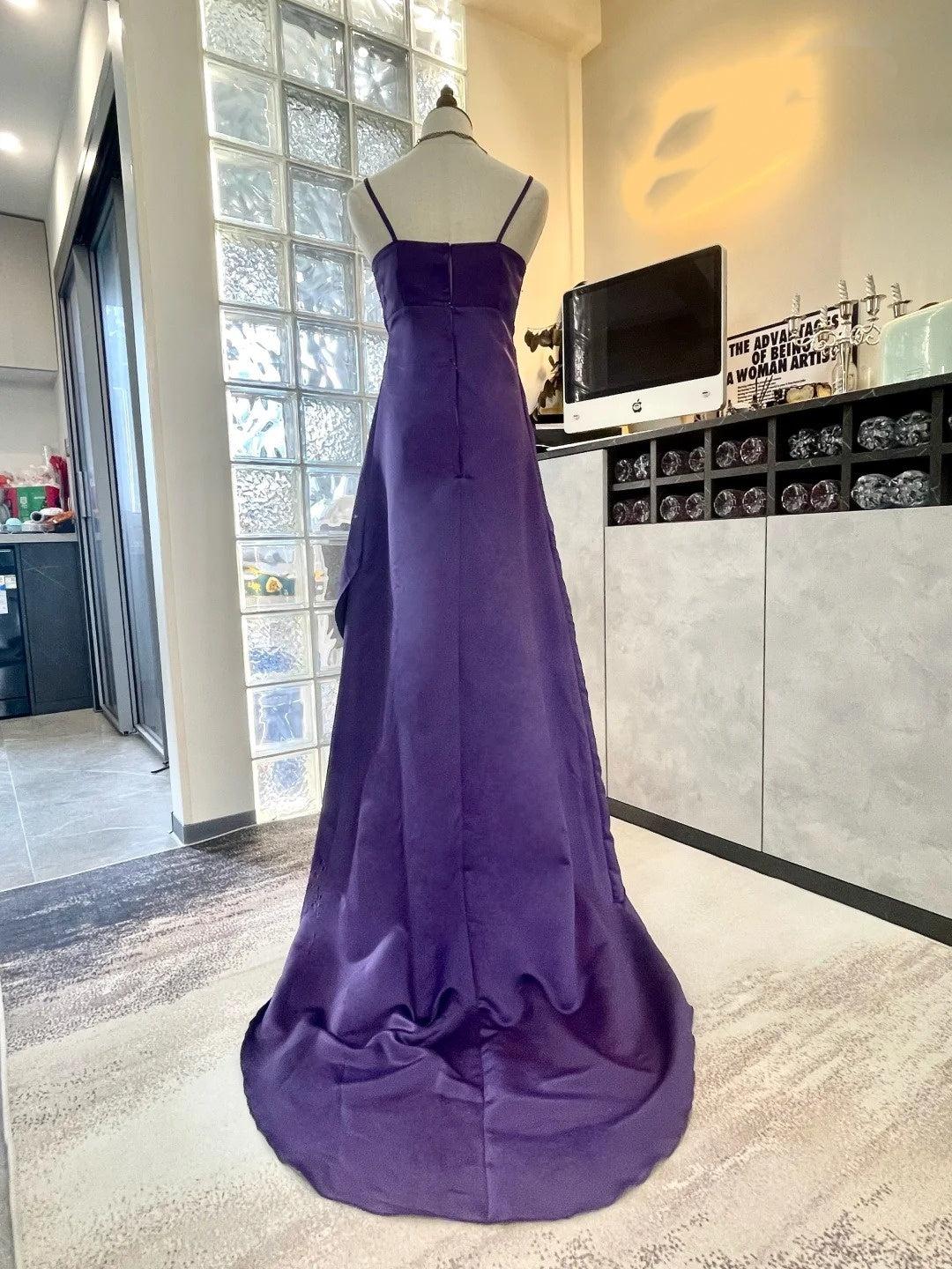 Girlhomeshops - Lila, exquisites, langes Ballkleid aus Satin mit Perlen, gh5426