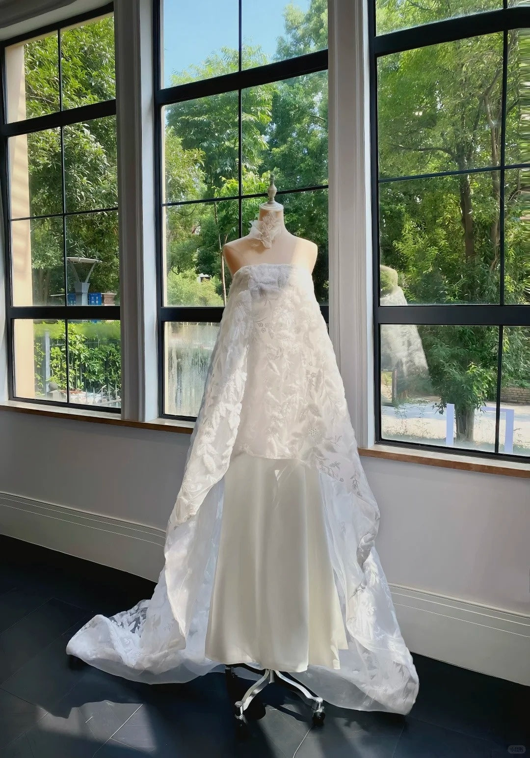 Girlhomeshops - Robe de bal de mariage élégante et longue en dentelle blanche exquise gh5446