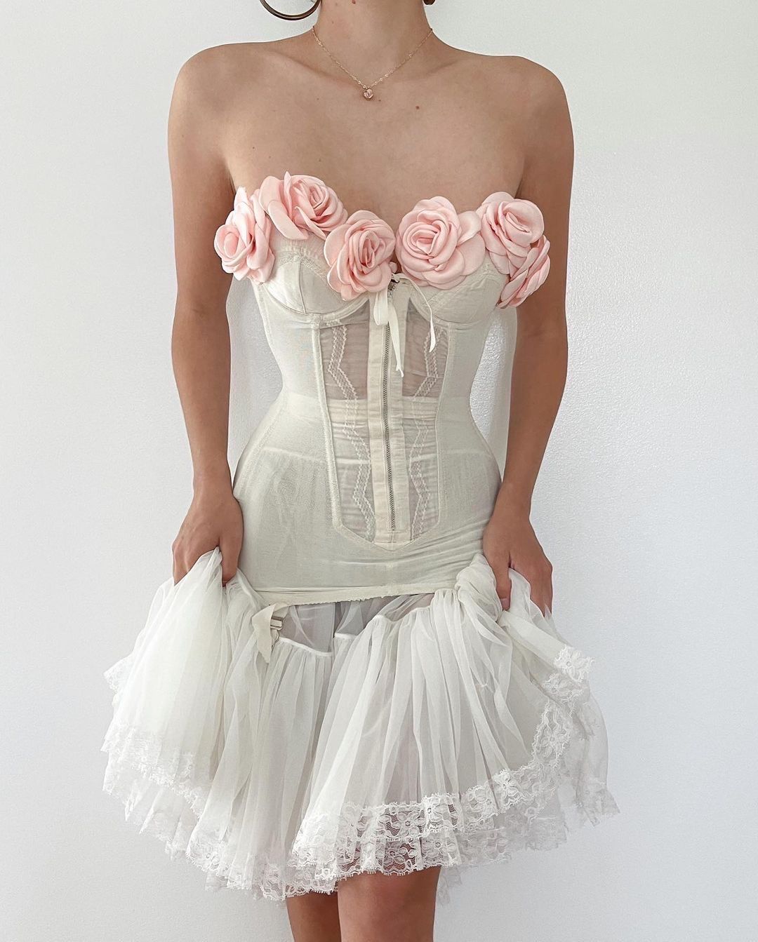 Girlhomeshops-Weißes, geblümtes, süßes, kurzes Chiffon-Heimkehrkleid, Geburtstagskleid, gh5342