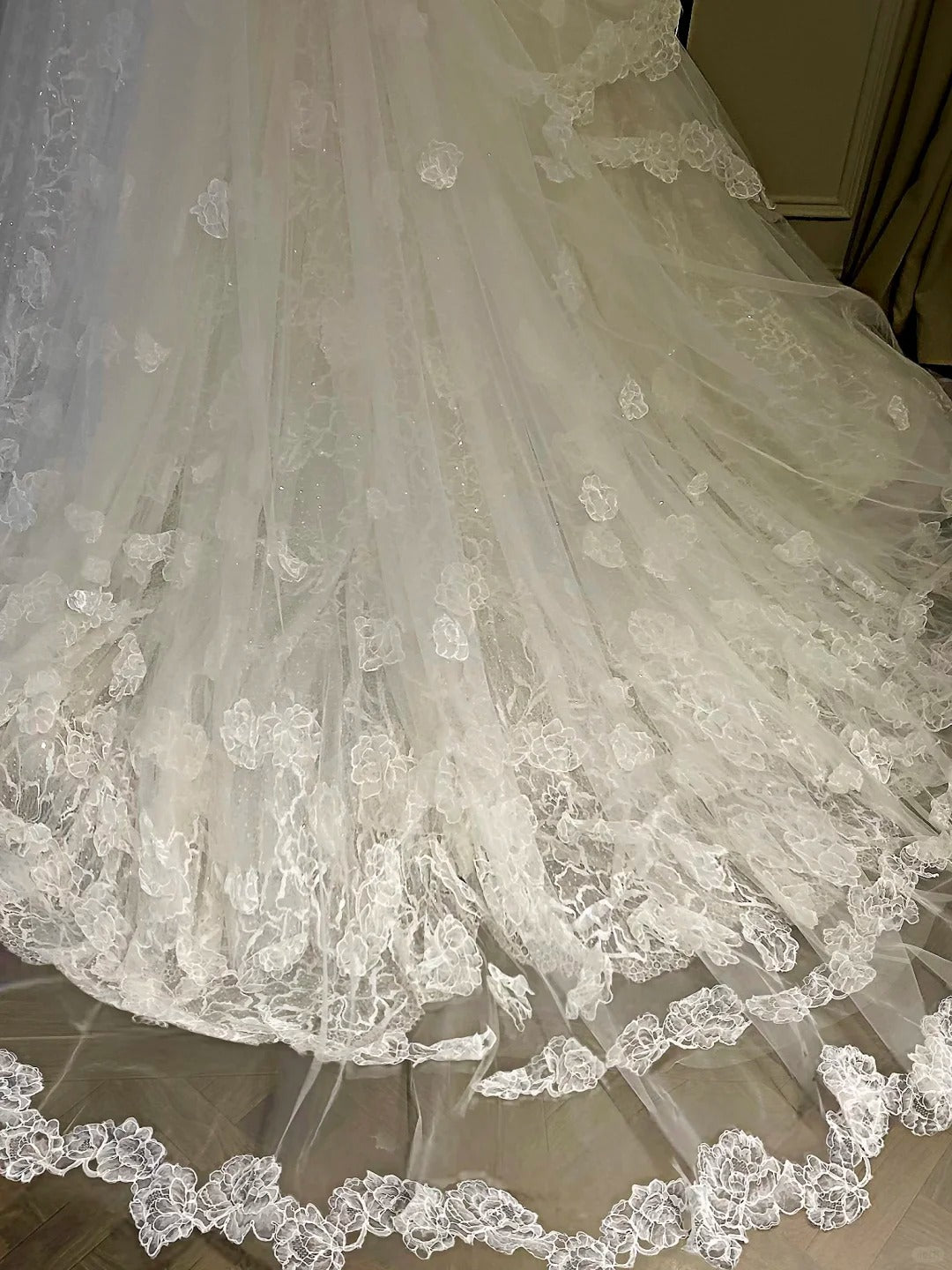 Girlhomeshops - Robe de bal de mariage longue et élégante en tulle et dentelle florale blanche gh5436