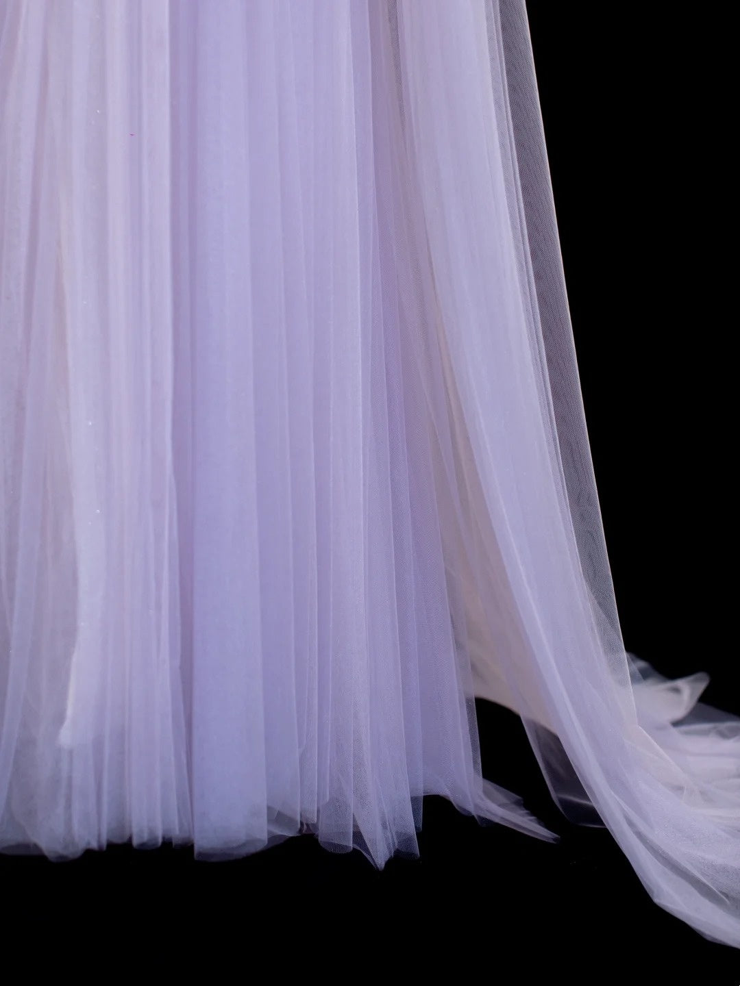 Märchenhaft luxuriöses, verträumtes Abendkleid im hellvioletten Tüll-Stil mit trägerloser Schleppe – Sternenlicht-Thema, Dinner- und Ballkleid gh6562