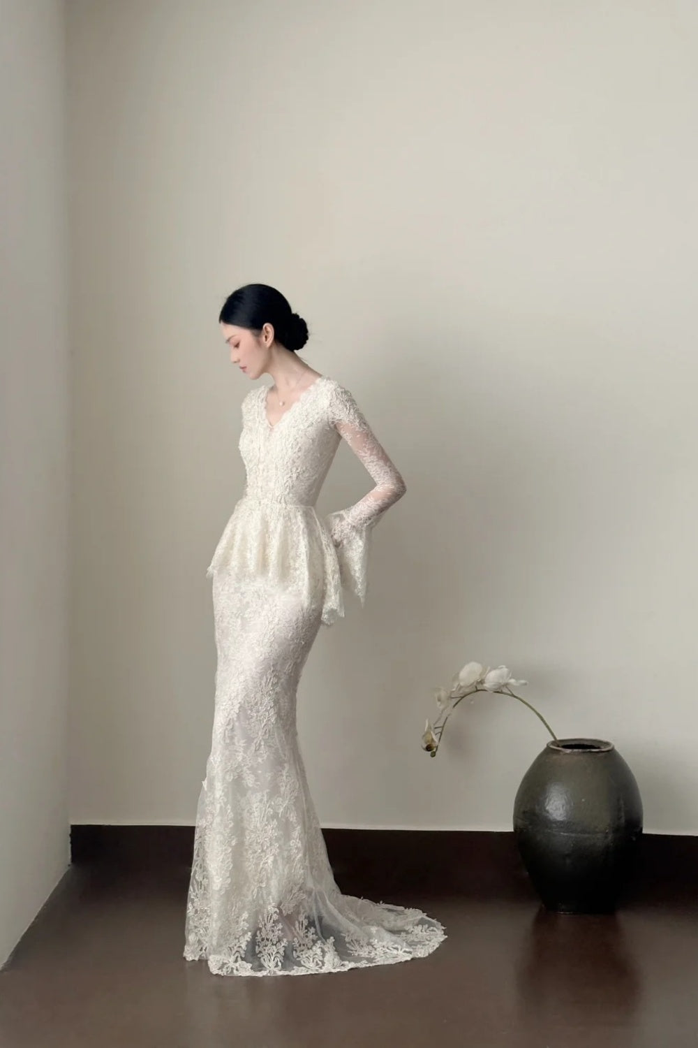 girlhomeshops- Vintage White Lace V-Neck Long Sleeve Mermaid Long Court Style Wedding Gown gh6095