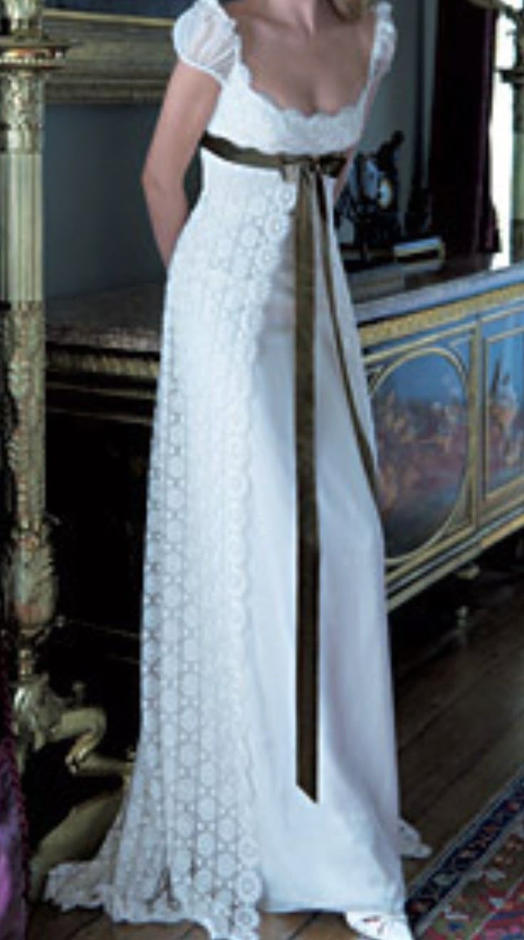 Robe de soirée longue en satin blanc, élégante et vintage, en dentelle verte, avec ruban, longueur au sol, petite queue, robe de bal, robe de soirée, robe de bal, robe de mariée, robe d'invitée de mariage, robe de demoiselle d'honneur, gh3789