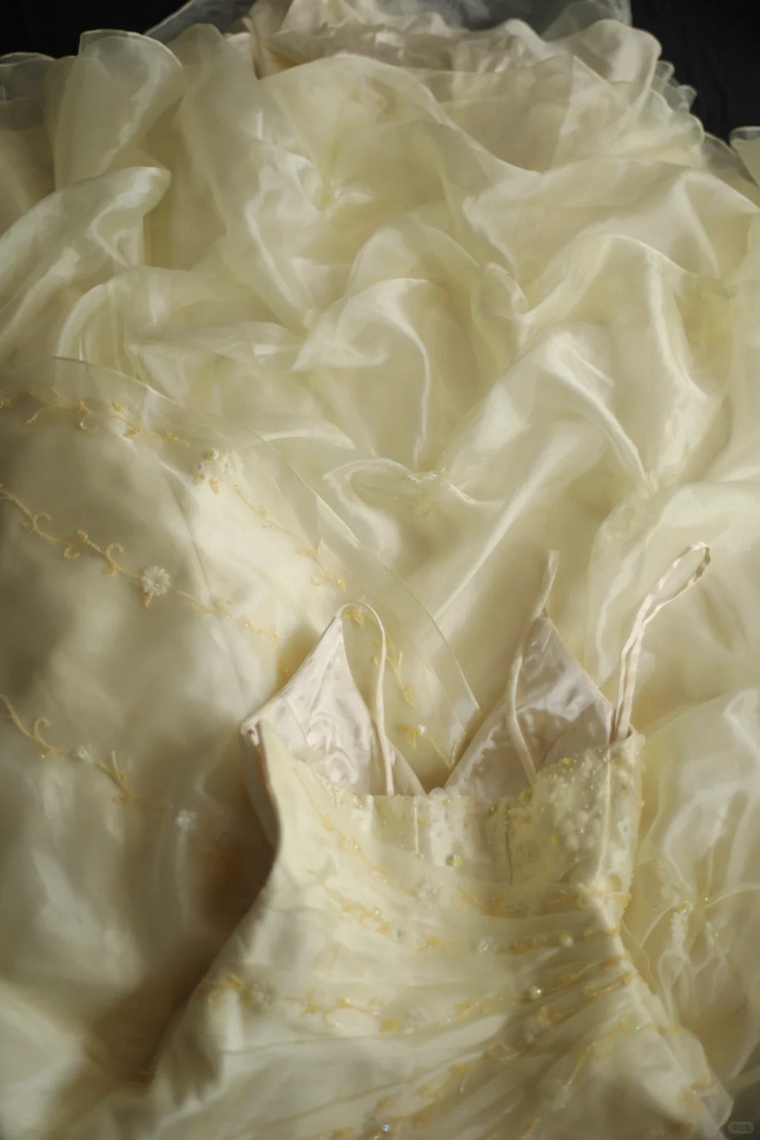 Girlhomeshops - Gelbes Retro Neckholder-Hochzeitskleid im Prinzessinnenstil, gh5425