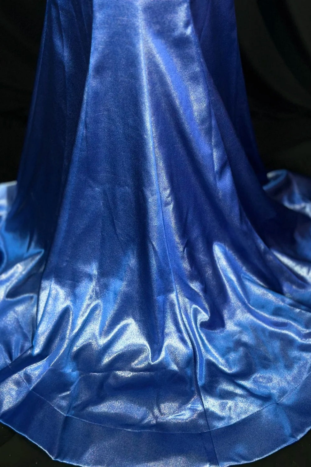 girlhomeshops-Exquisites blaues Abendkleid mit Kreuz und Strass auf der Rückseite, gh5847