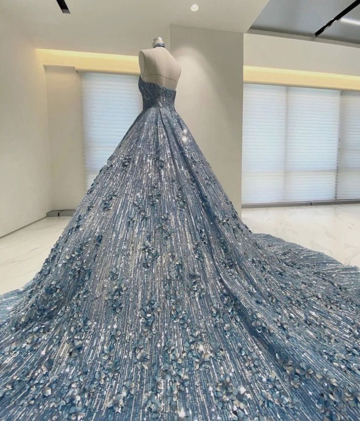 Robe de soirée longue en tulle bleu brillant et exquise avec bretelles perlées gh3349