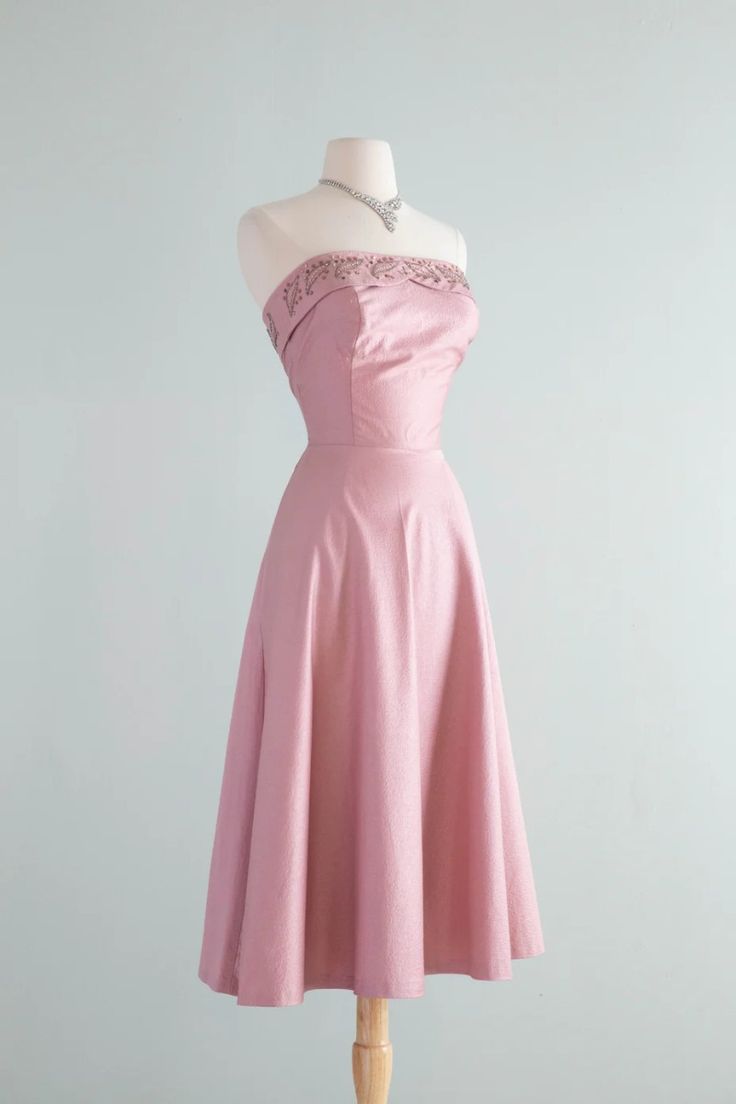 girlhomeshops – Rosa Satin-Midi-Ballkleid mit Perlenbesatz, gh5617
