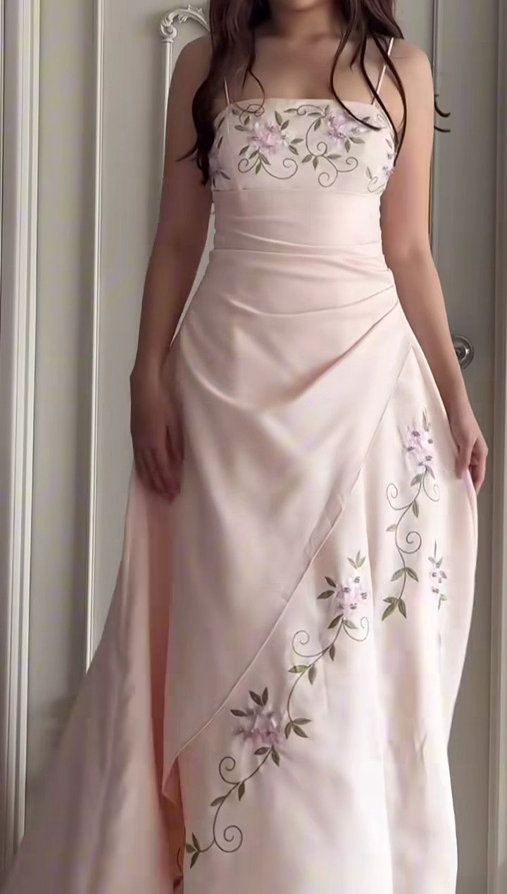 Robe nuisette rose clair brodée : imprimé floral 3D, coupe ajustée et froncée, robe longue féérique pour une soirée romantique gh6601
