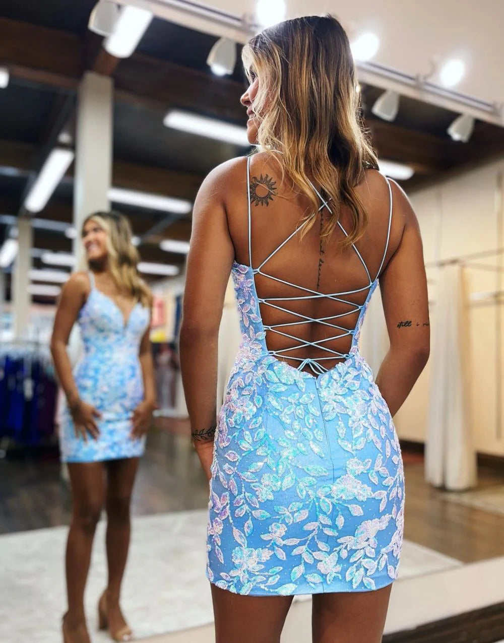 Robe de soirée courte et élégante à bretelles spaghetti et col en V bleu à la mode, robe de soirée gh1779