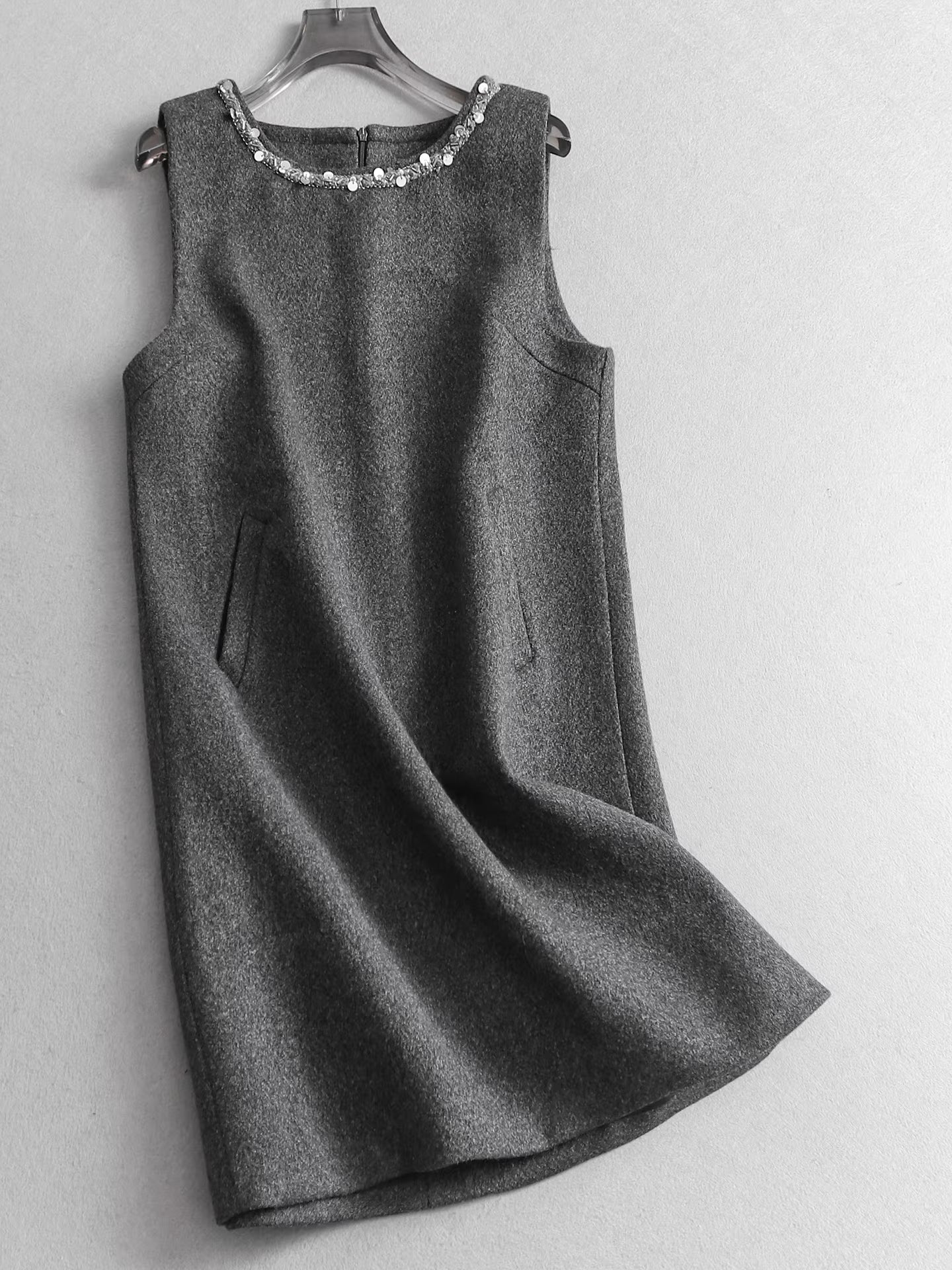 Luxury sequined color-blocked round neck sleeveless straight wool vest dress for women, flattering and slimming. 11309