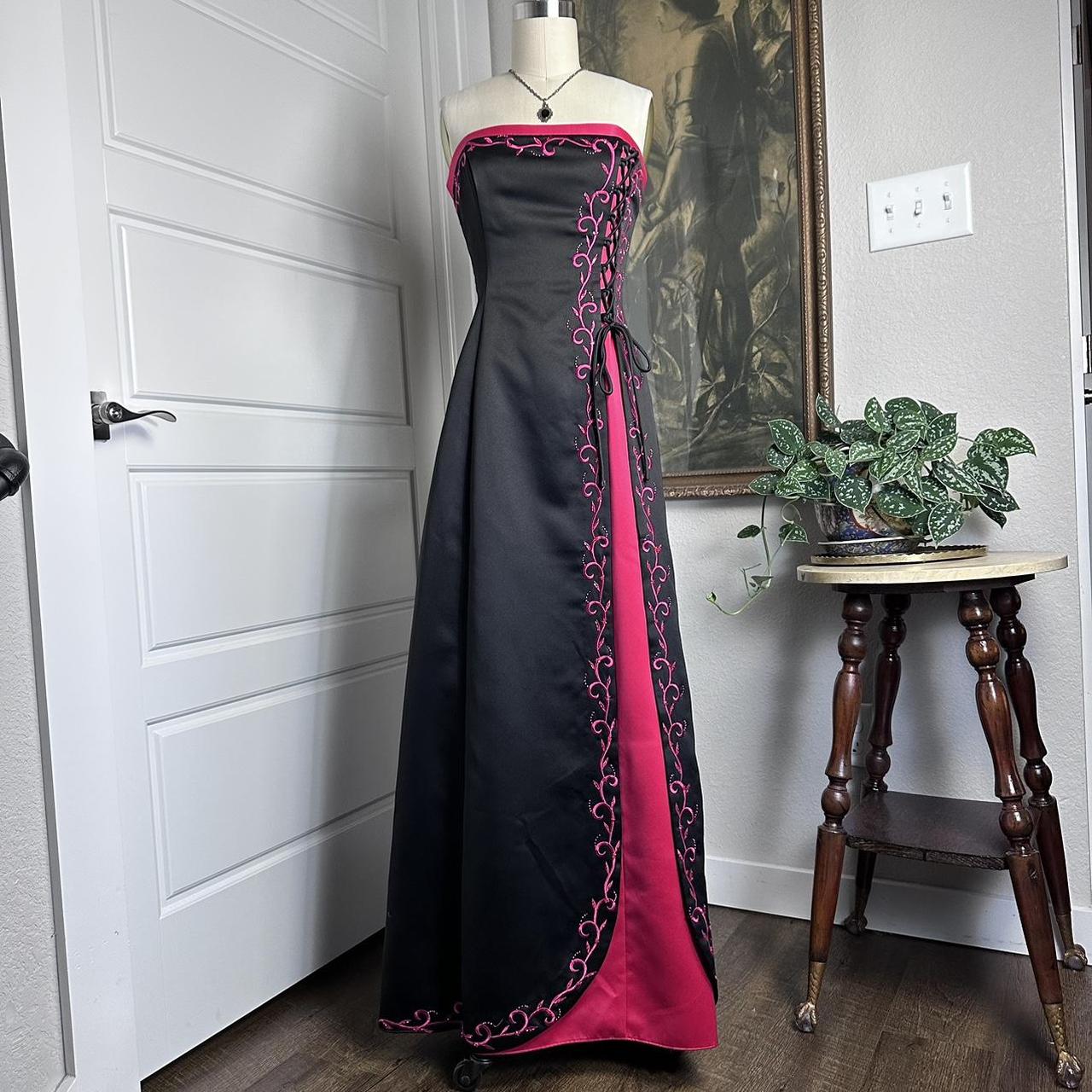 Black pink elegant delicate floral applique rhinestones vintage fashion long spaghetti strap satin ball gown evening dress party dress prom dress gh3677