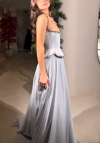 Girlhomeshops - Robe de demoiselle d'honneur longue et élégante, grise, avec perles, style rétro, GH5759