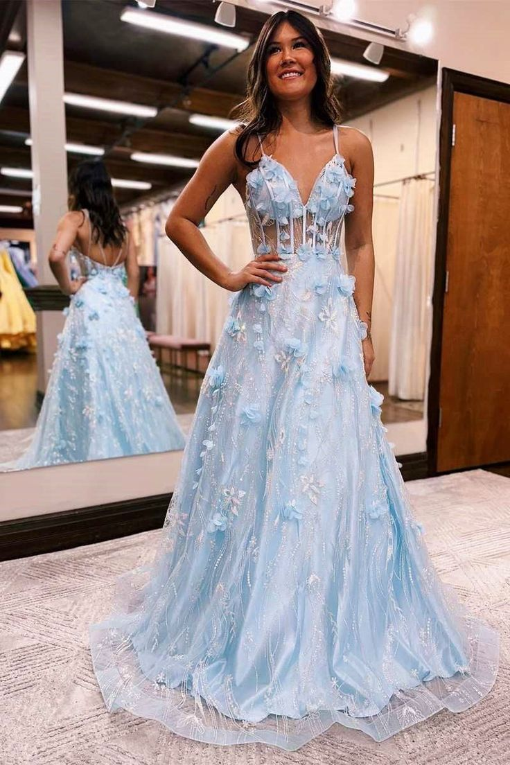 Robe de bal longue en dentelle florale 3D bleu clair à bretelles spaghetti et col en V gh2726