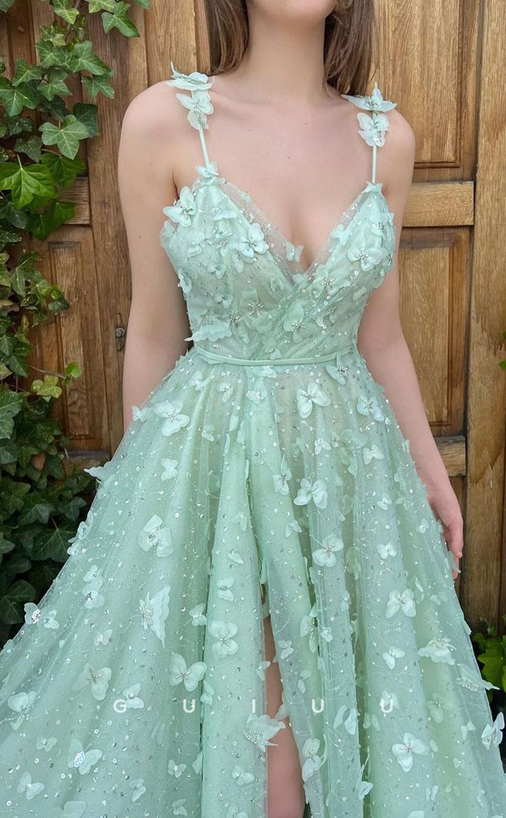 Robe de soirée longue élégante en tulle à motif floral en relief et col en V gh2749