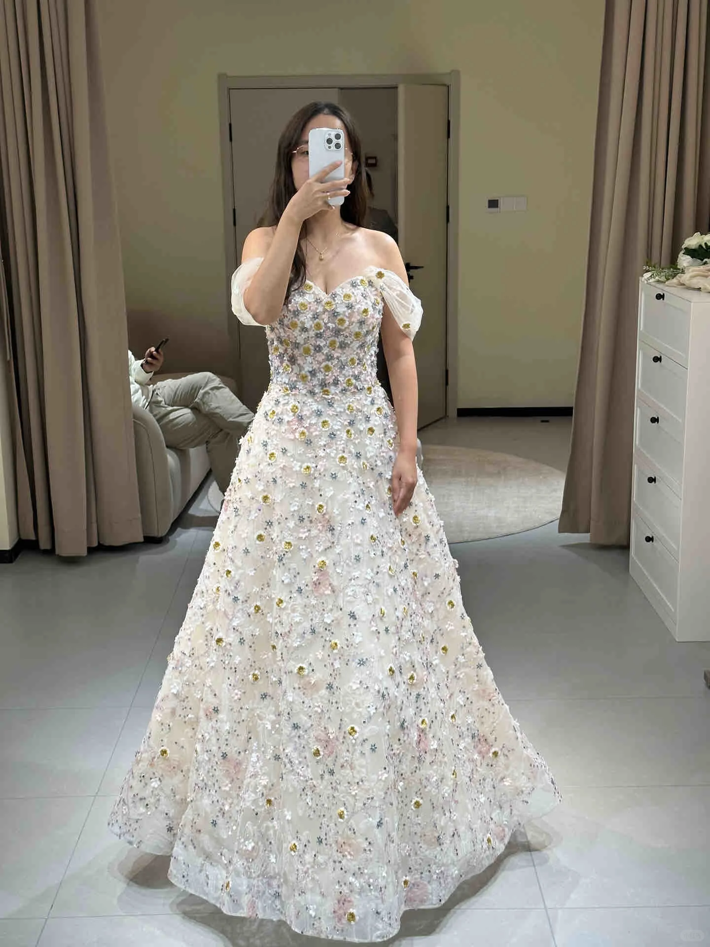 Robe de soirée à épaules dénudées avec fleurs 3D gh2782