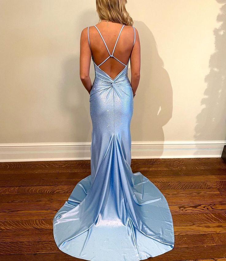 Robe de bal sirène mignonne en satin bleu clair à col en V avec perles gh2978