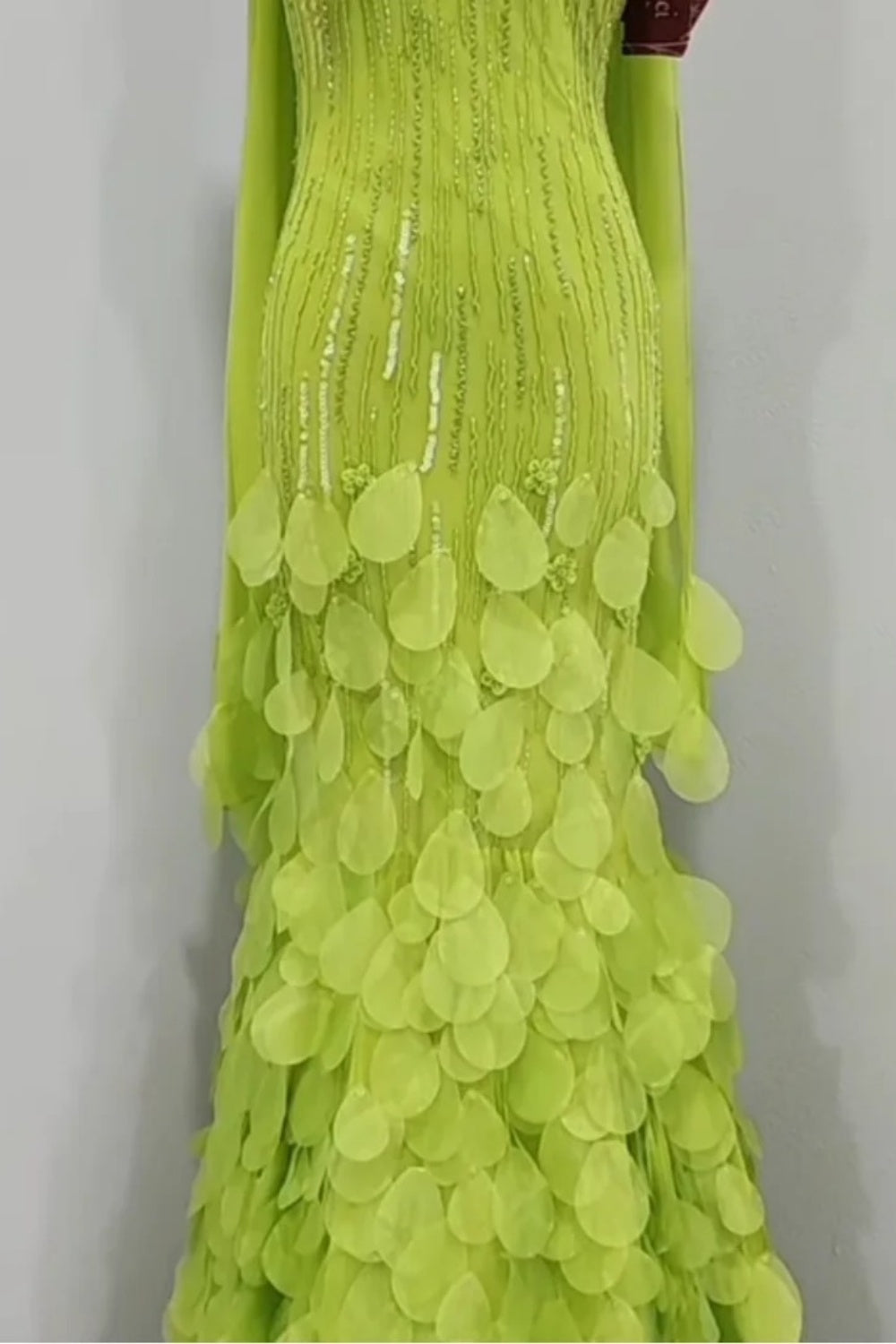 Paillettenbesetztes Meerjungfrauenkleid in Neongrün mit Spaghettiträgern | Luxuriöses, elegantes Kleid mit Tropfenbesatz und Schalkragen für den Galaball gh6466