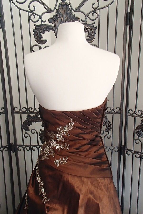 Robe de soirée longue élégante en satin avec appliques vintage marron et superbe gh3313