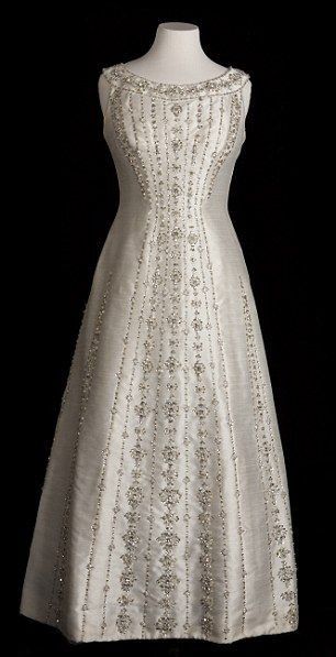 girlhomeshops – Langes, weißes Ballkleid aus Satin mit Perlen gh5584