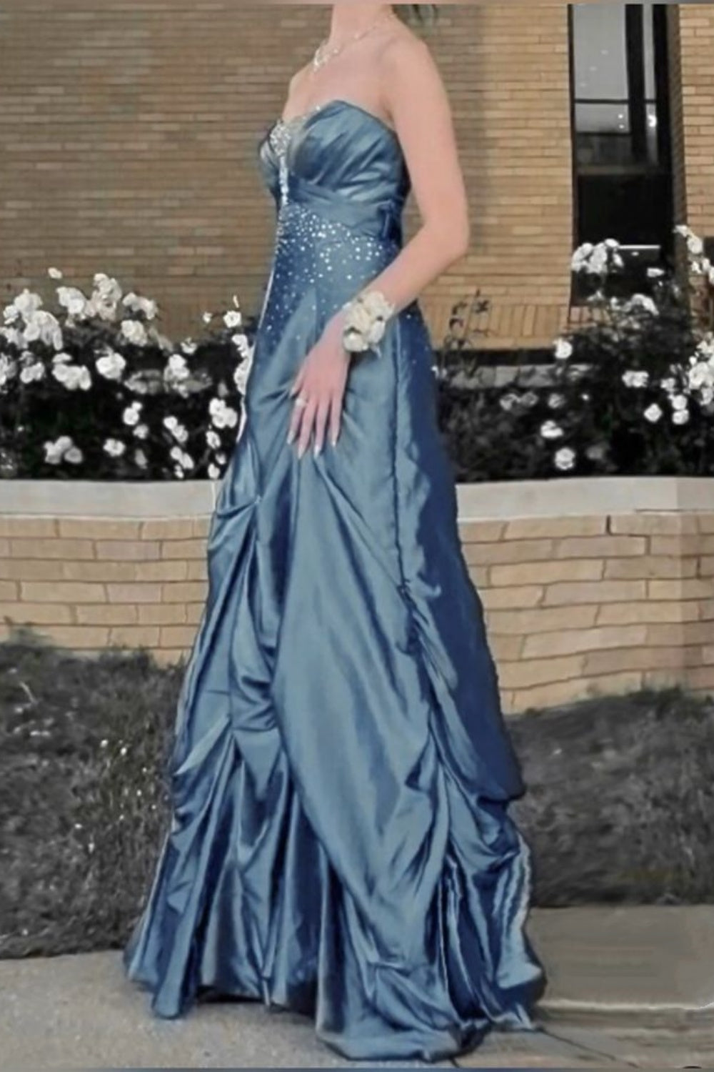 Robe bandeau en satin bleu poudré ornée de perles : strass scintillants, coupe sirène froncée, robe de soirée maxi haut de gamme gh6602