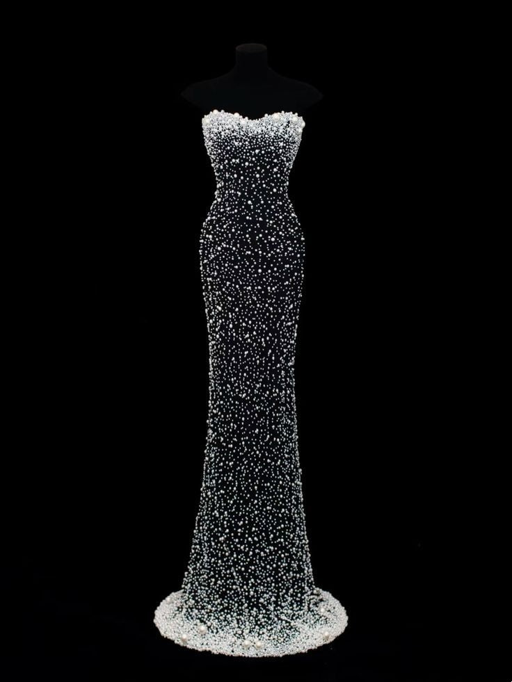 Girlhomeshops-Weiß und Schwarz wunderschöne exquisite Perlen glänzend elegante lange herzförmigen Kragen Ballkleid Abendkleid gh5408