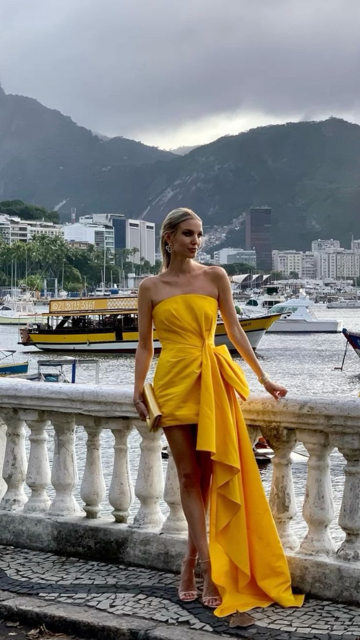 Robe de soirée longue et courte plissée à haut tube jaune gh3076