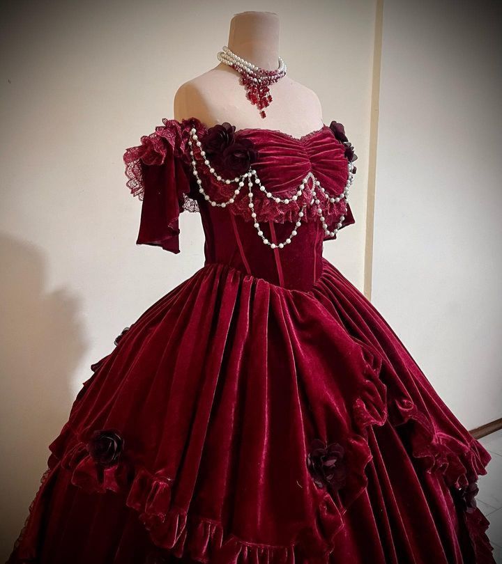 Burgundy Vintage Fashion Beaded Exquisite Lace Long Elegant Velvet Floor Length Princess Court Style Tiered Ball Gown Evening Dress gh3479