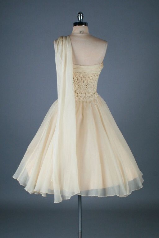 girlhomeshops--Pastel Yellow Lace Exquisite Short Satin Homecoming Dress gh5640