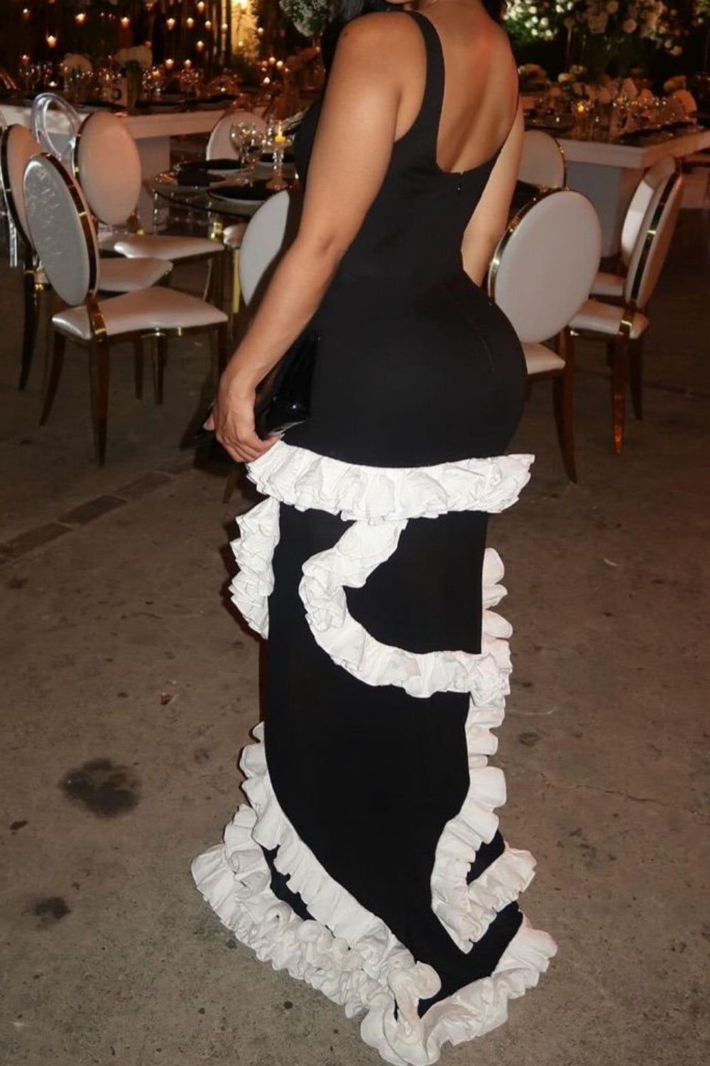 Vintage-Luxus-Abendkleid mit Spaghettiträgern im trendigen Stil | Schwarzes und weißes Meerjungfrauen-Maxikleid mit Wellenrüschen für Gala-Kunstausstellungen und exklusive gesellschaftliche Anlässe gh6441