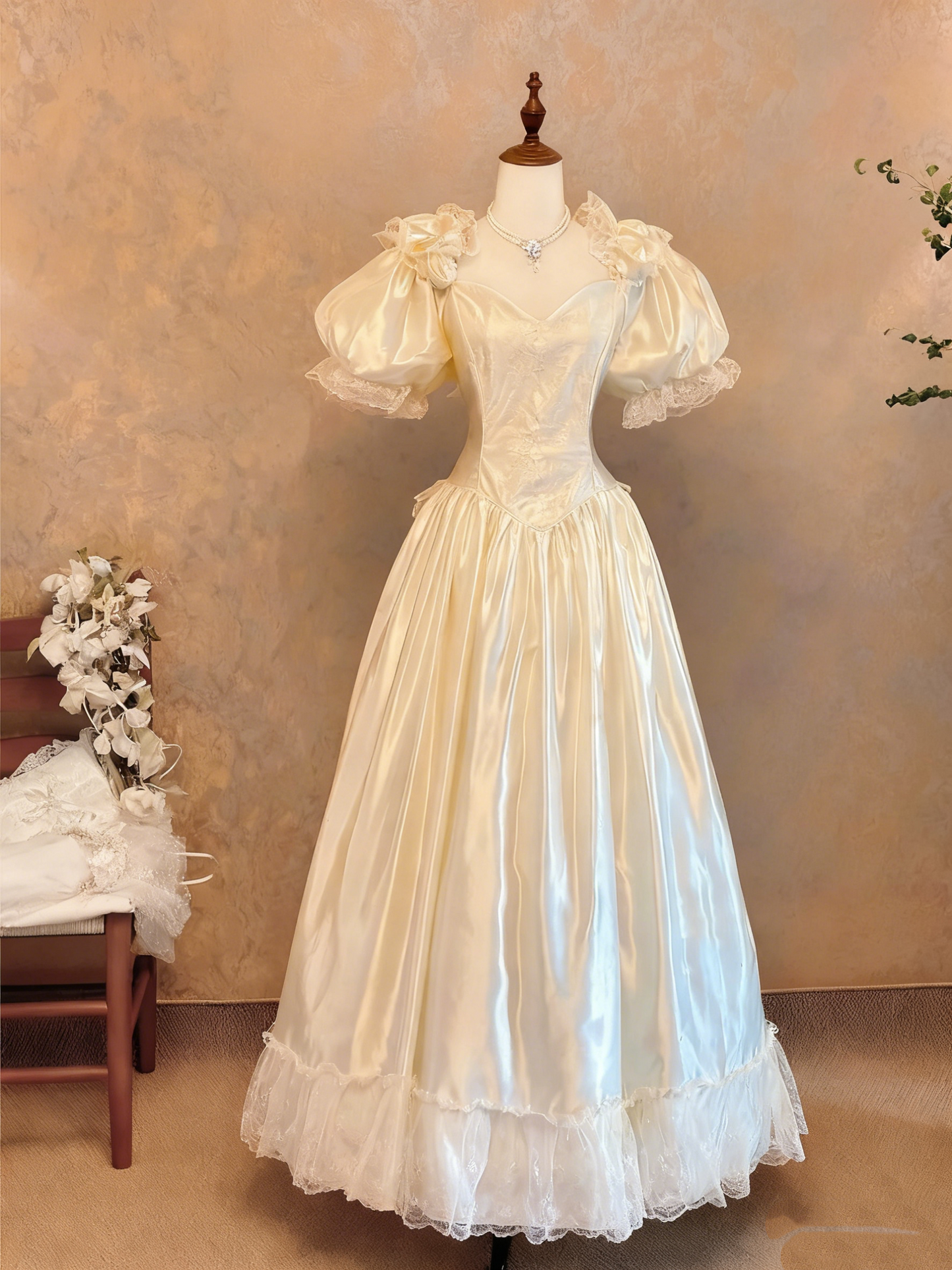 girlhomeshops-Cream Satin Puff-Sleeve Lace-Embellished Floor-Length Retro Court-Style Gown gh6361