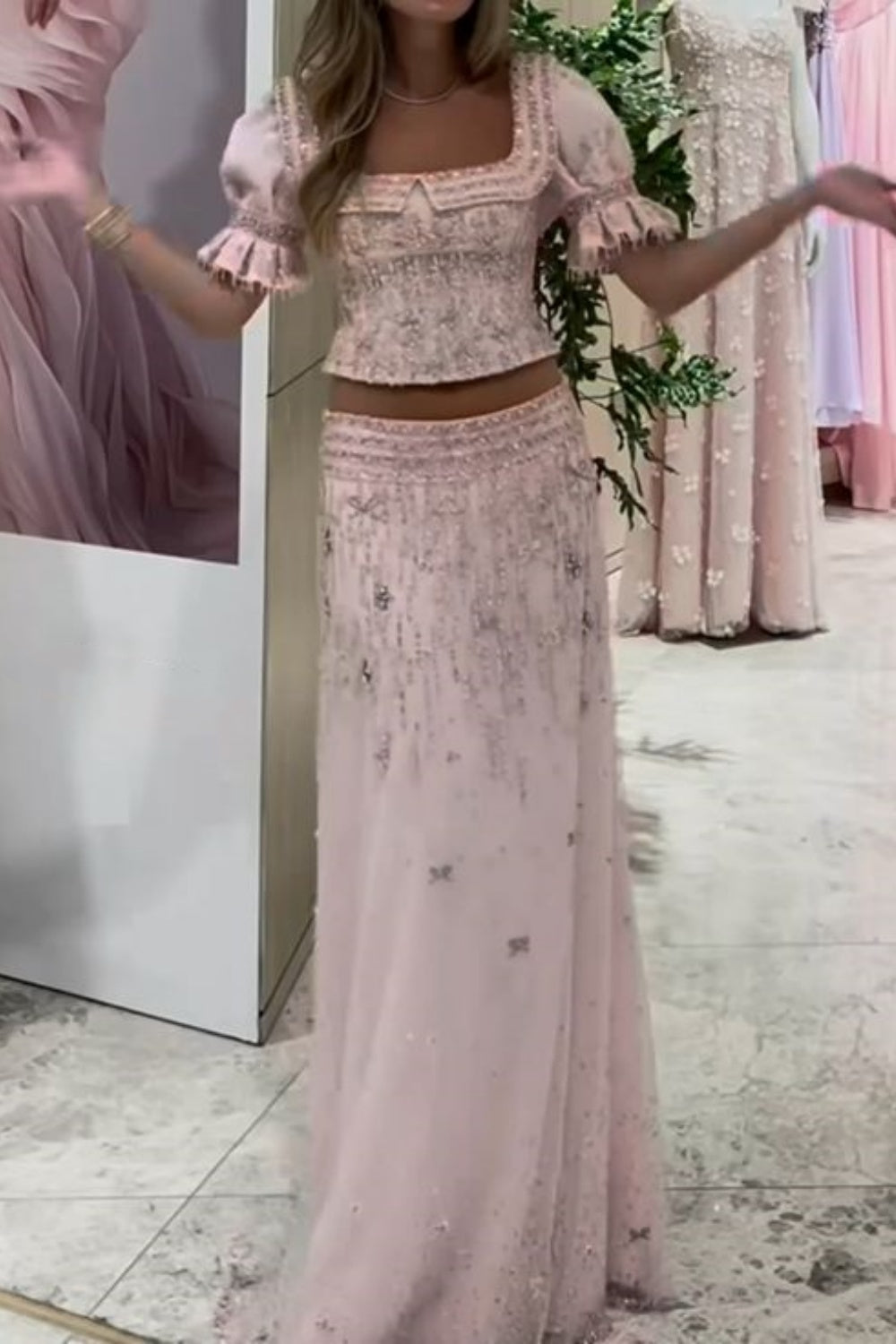 Robe deux-pièces rose en tulle à manches courtes et perles | Robe maxi élégante et luxueuse à encolure carrée découpée, idéale pour une soirée de gala gh6465