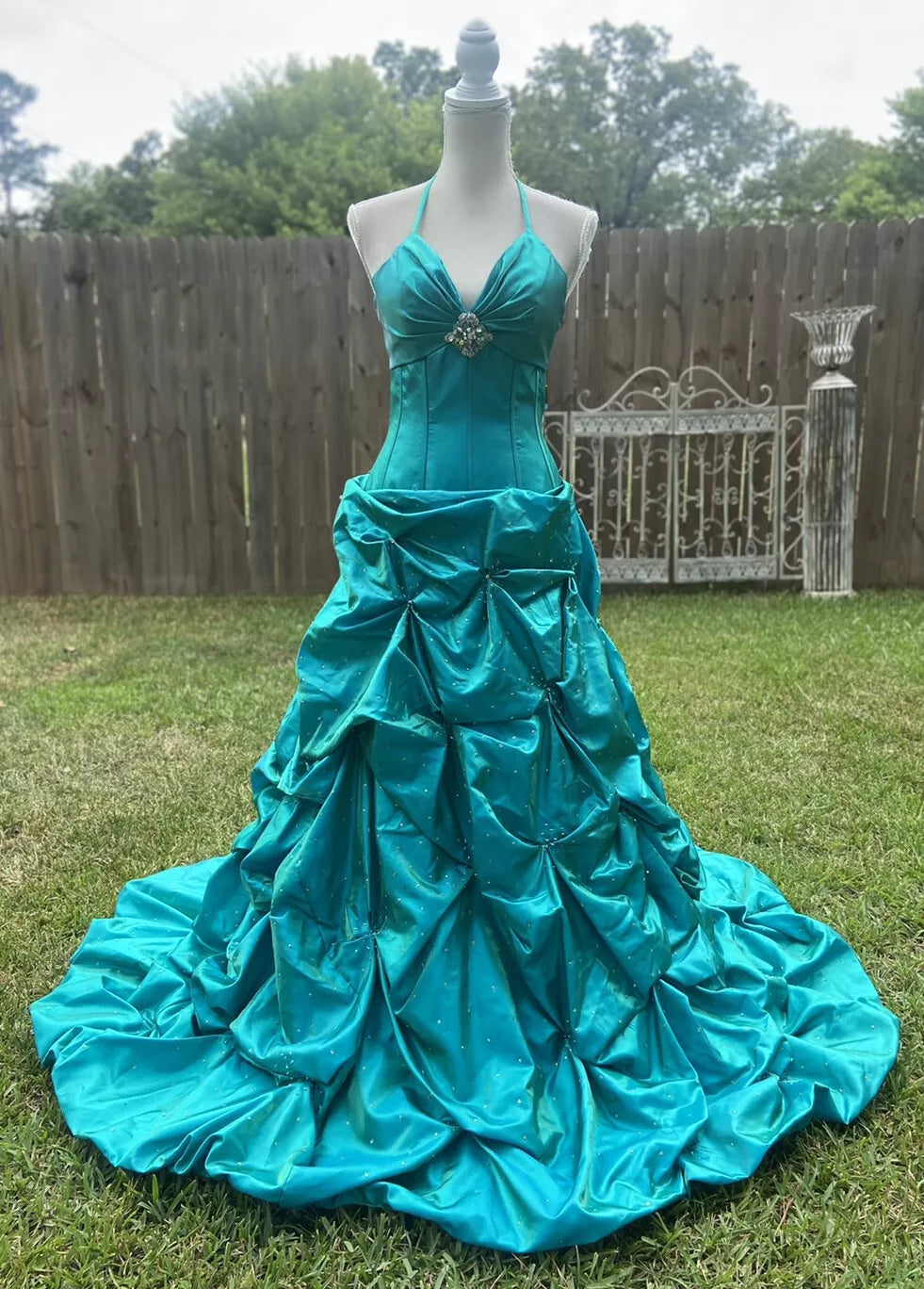 Robe de soirée longue plissée en satin vert magnifique à bretelles vintage gh3311