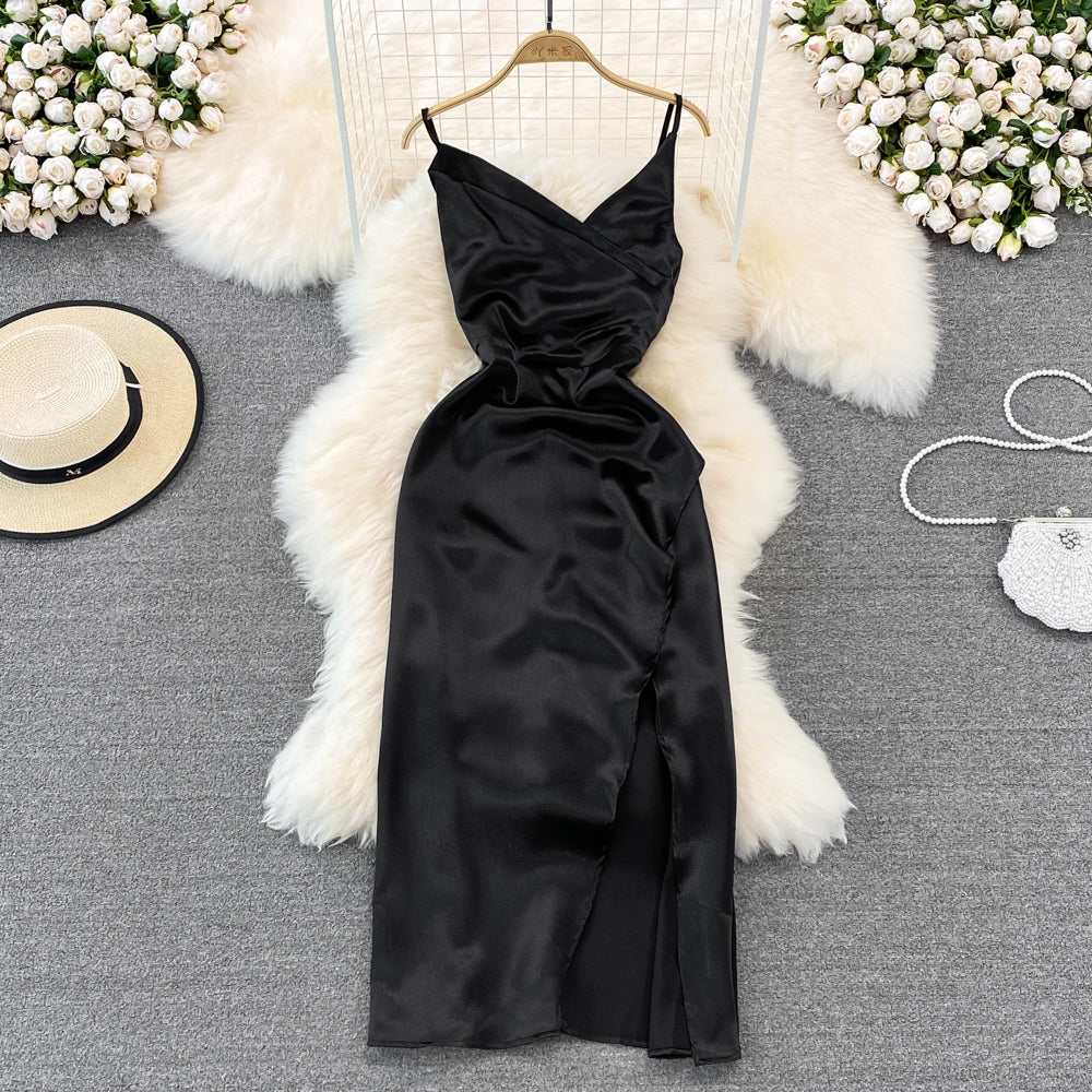 Robe en satin plissée fendue à col en V et coupe slim en acétate 11180