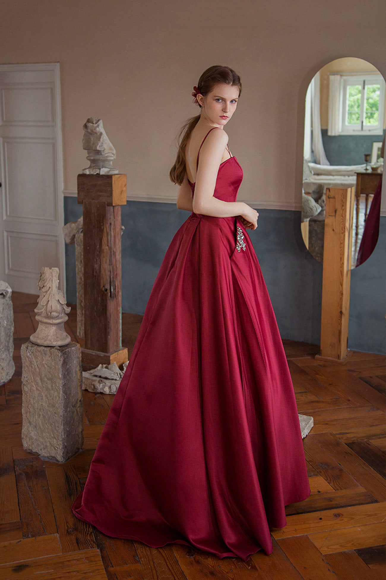 Robe de soirée longue en satin rouge avec ligne A 10594