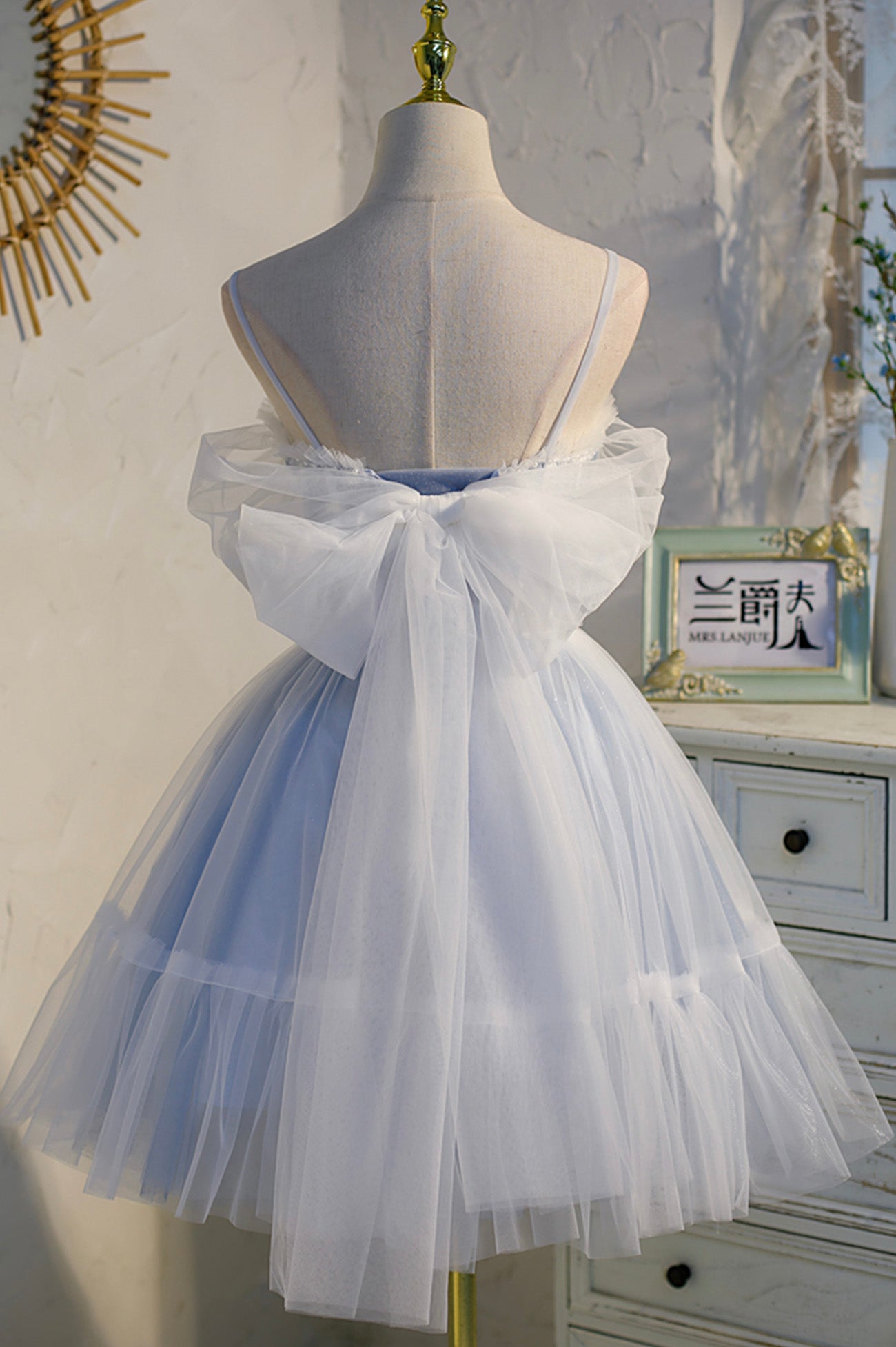Robe de bal courte en tulle bleu et dentelle 10540