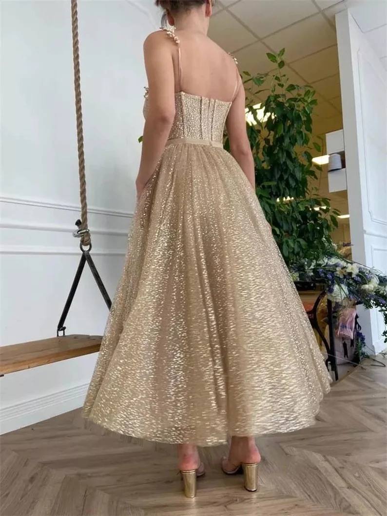 Robe longue de soirée en tulle à paillettes dorées avec corset et étoiles gh1047