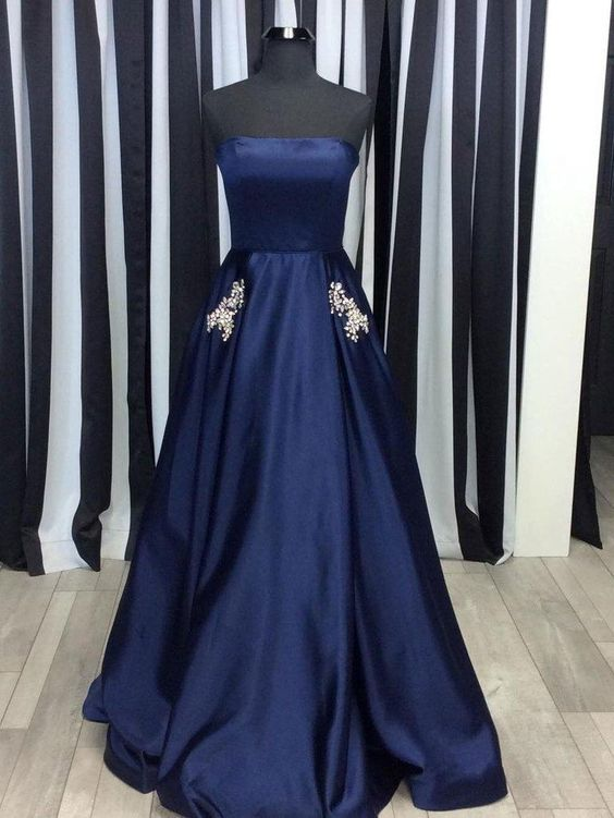 Robe de bal élégante en satin bleu foncé à bretelles spaghetti et coupe trapèze avec poches à perles gh2333