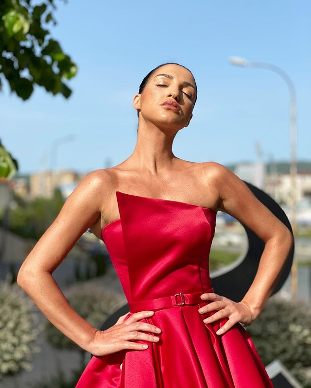 Bezauberndes A-Linie trägerloses rotes langes Abschlussball-/Abendkleid gh2547