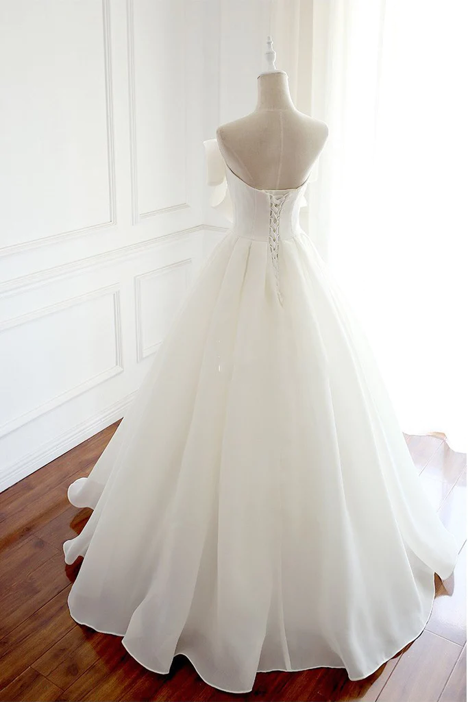 Robe de mariée sans manches avec joli nœud papillon gh2192