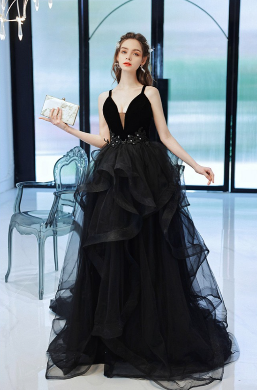 Robe de bal de fin d'année simple noire longue à volants en tulle à col en V gh2624