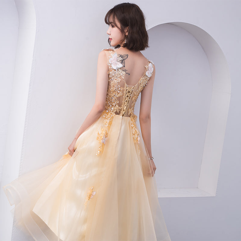 Robe de cocktail courte en tulle et dentelle à col en V 8310