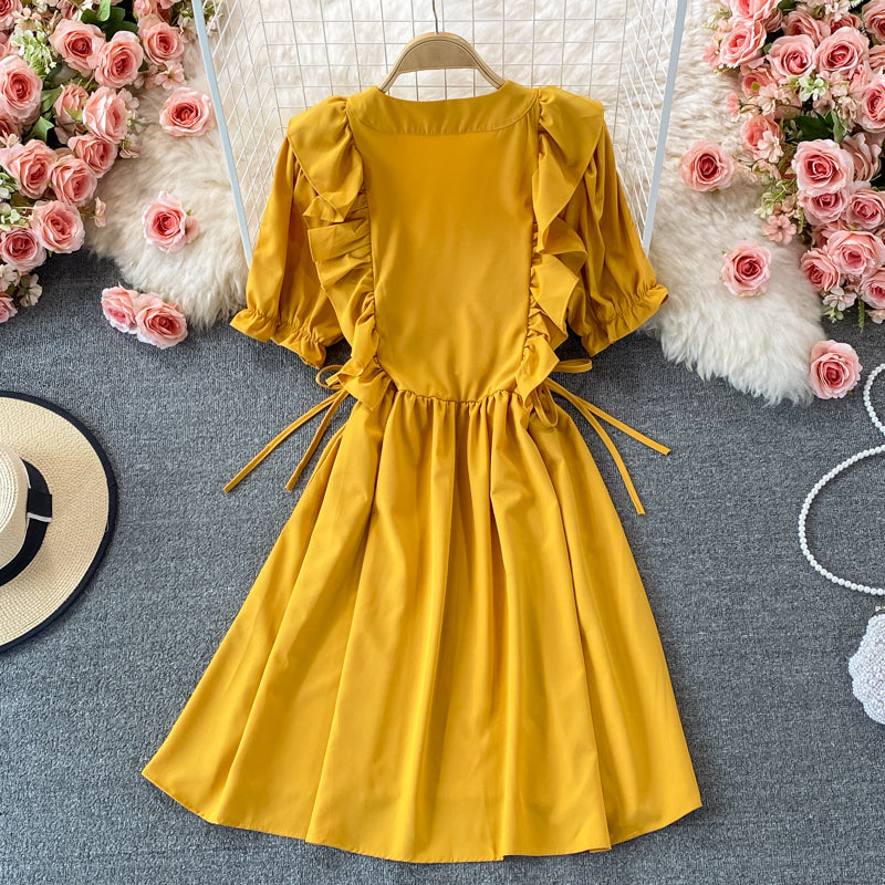 Robe courte à col en V mignonne et tendance 490