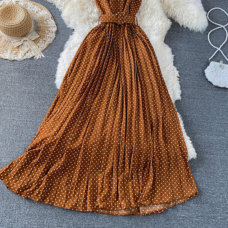 Süßes gepunktetes Neckholder-Kleid 458