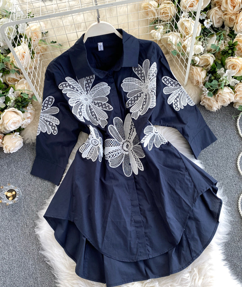 Spitzenapplikationen in Blau 358