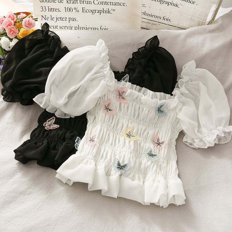 Süßes Top mit Schmetterlingsapplikation 300